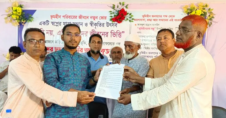 হাতিয়ায় ‘ভূমিহীনদের বন্ধু’ উপাধি পেলেন হান্নান মাসুদ